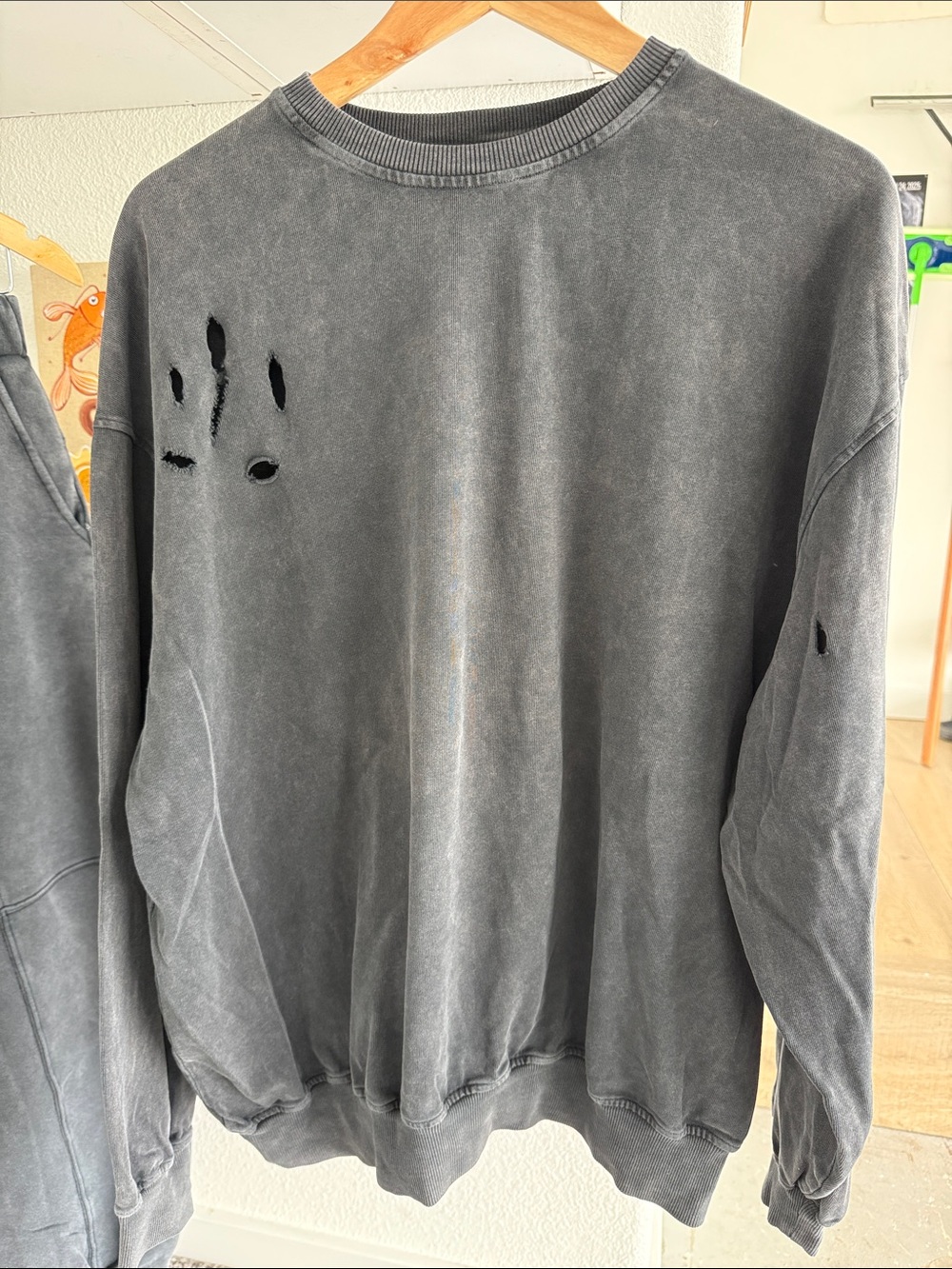 Zara Distressed off-black Crewneck Sweatshirt and wide-leg balloon sweatpants - Picture 2 of 3